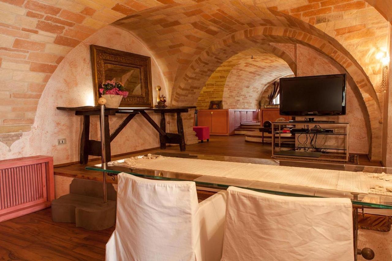 Apartment Marcheamore - Bottega Di Giacomino For Art Lovers, With Private Courtyard *
